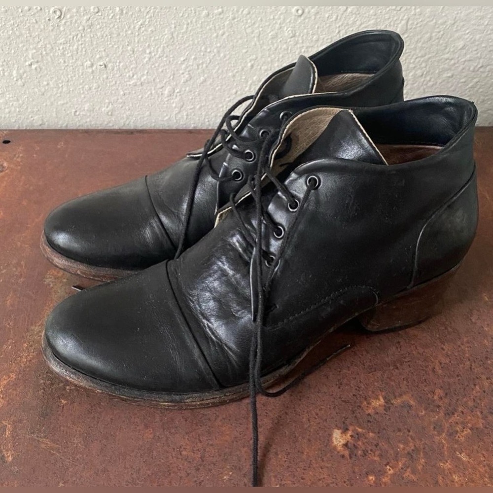Sutro | heeled oxfords | black leather ankle boots | 8.5 | designer